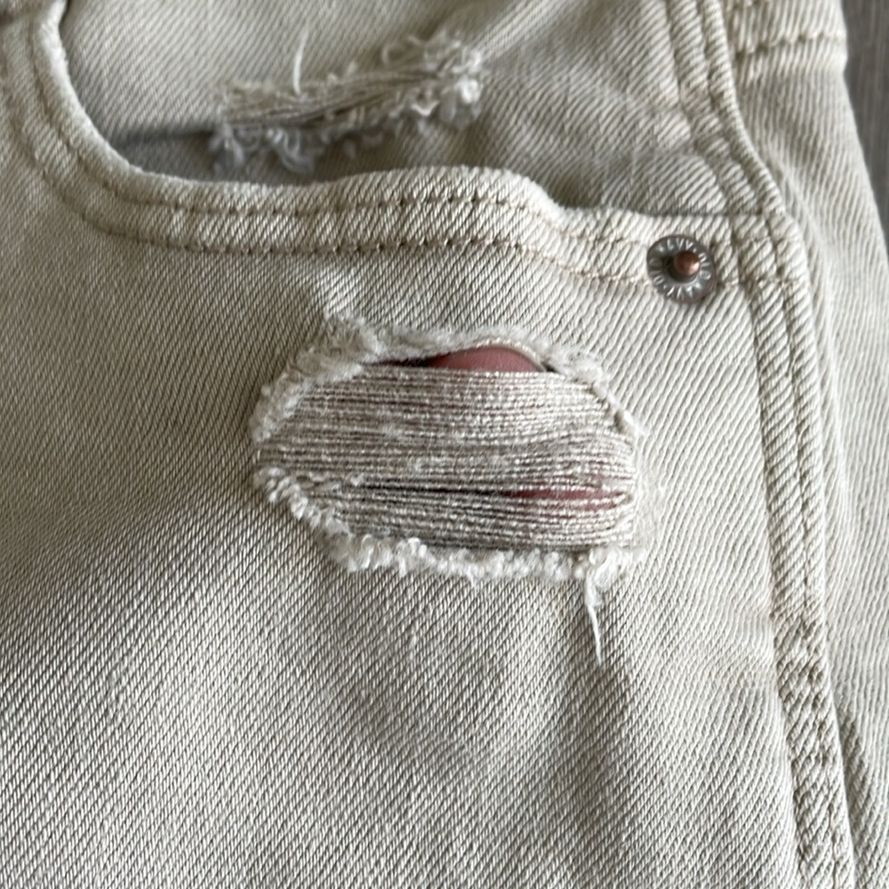 OLD NAVY - NWOT - Women’s Mid Rise Boyfriend Short, Khaki, Size 4 - Picture 9 of 9